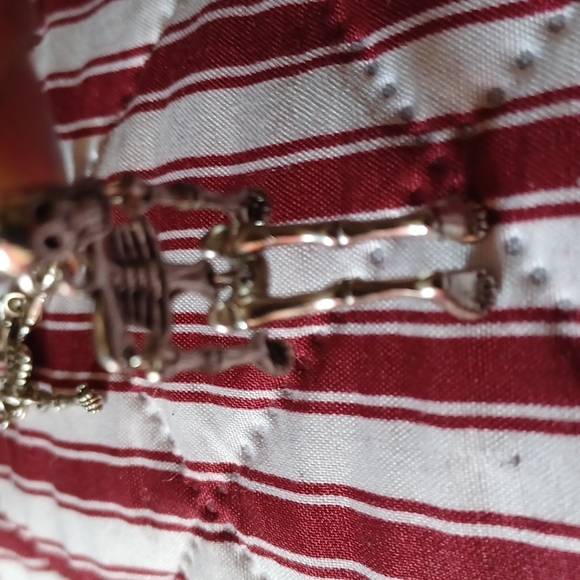 Mini puppet like skeleton stud drop earrings in silver tone - Picture 5 of 10